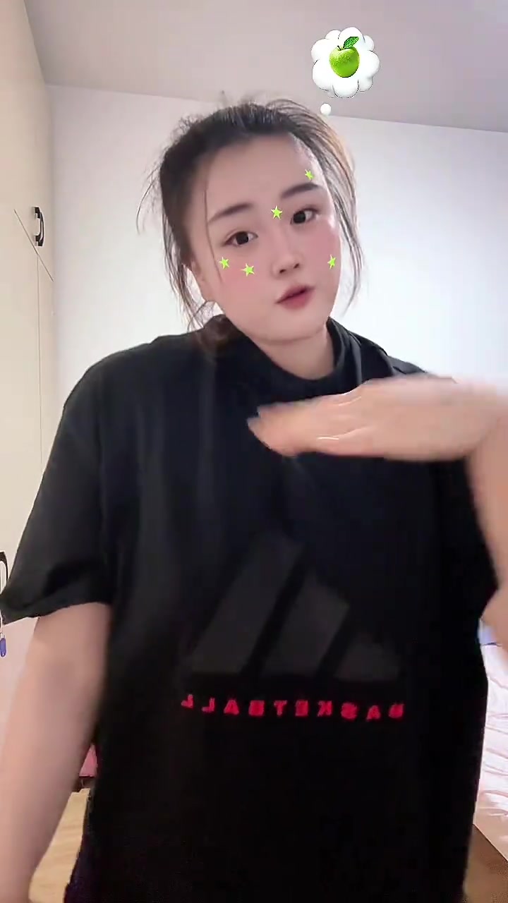 500万网彩票网-刘禹彤分享趣味短视频动态 此前已官宣加入上海女篮阵容