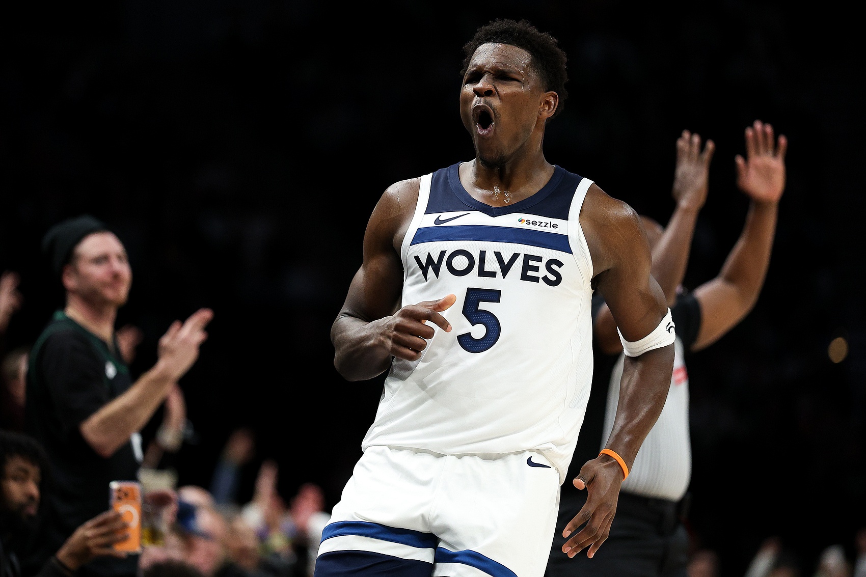 500万彩票网-年度关键先生锁定？爱德华兹本赛季关键时刻投篮41中29