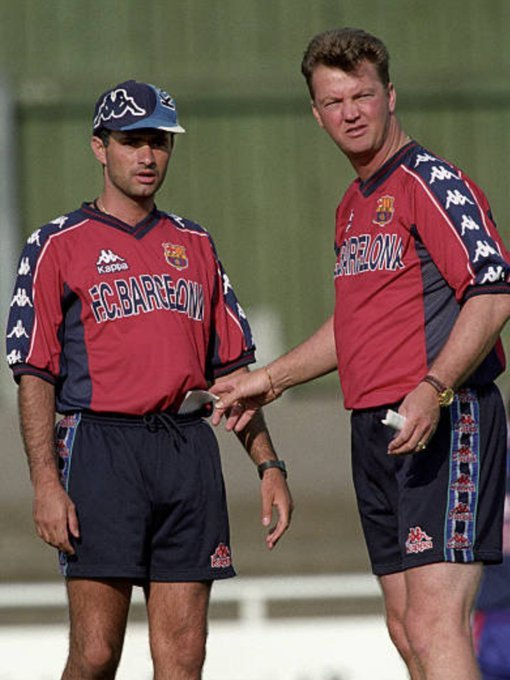 500万彩票网-穆里尼奥与范加尔西甲老照片曝光|何塞·穆里尼奥_新浪体育_新浪新闻